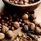 Una investigación publicada por el Journal of the American College of Nutrition muestra que una dieta diaria rica en nueces puede ayudar a nuestro cuerpo a contrarrestar los efectos biológicos relacionados con el estrés. Sólo un par de nuece...