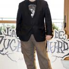 5c8b5bf6230000d5042487f1