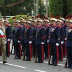 El rey pasa revista a las tropas