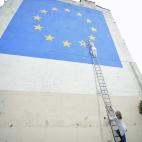 5c8a53e4240000f404a2f1d3