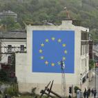 5c8a53e6250000e203c8e857