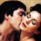 Respira al mismo ritmo, entrégate al mismo paso. Comienza despacio, luego, a medida que el placer crece, acelera el ritmo. Cuando la respiración encuentra el ritmo, los cuerpos se mueven a ese mismo ritmo.