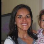 MamaRosaPeru:Aquí mi Aitana y yo llegando del trabajo con pastel para cantarle su año y medioooo!!