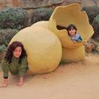 Gemma con su pequeña saliendo del cascarón