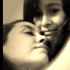 alejandra carmona:Esta foto la tomó mi Antonia con el computador. Los abrazos no se terminan.