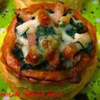 Para el relleno se necesitan espinacas, bacon en tiras y queso rallado. Aquí tienes el paso a paso.