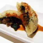 La masa es muy sencilla de elaborar y una vez hechas las bolitas, las podéis cocinar tanto fritas como al horno o al vapor. Consulta la receta en CookPad.