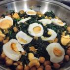 Son dos ingredientes que casan a la perfección con huevo duro. ¡Riquísimo! Consulta la receta en CookPad.