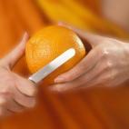 Nivel de acierto: Tanto como matar... Una naranja no te va a matar, pero sí es verdad que por la noche es más difícil de digerir. "Desde pequeños nos recomiendan que la consumamos cuando estamos resfriados porque es rica en vitamina ...