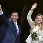 5c8b7bf2230000d50424d9d7