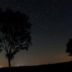 Vista general de una lluvia de meteoritos conocida como Perseidas en el cielo de Nettersheim, cerca a la región alemana de Eifel.