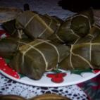 Al otro lado del charco se puede encontrar un poco más de lo mismo: pavo, sobre todo en América del Norte, y carne de cerdo o ternera en el sur. Pero también productos y alimentos poco comunes en las mesas europeas, sobre todo el día de Navi...