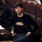 La diputada de ERC Marta Rosique, la más joven de la Mesa de Edad del Congreso y encargada de leer el decreto de Constitución de las Cortes, en el hemiciclo durante la sesión constitutiva del Congreso