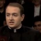 El padre Apeles salt&oacute; a la fama en los a&ntilde;os noventa tras su paso como tertuliano por Moros y cristianos. La Conferencia Episcopal declar&oacute; en 1997 que Jos&eacute;-Apeles nunca hab&iacute;a ejercido como sacerdote.