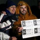 Como cada año. muchos acuden disfrazados para ser testigos del sorteo más especial del año