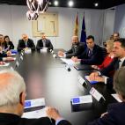 Fotografía facilitada por presidencia española que muestra a su titular, Pedro Sánchez (c-d) durante su reunión con representantes de las instituciones europeas durante la vigésimo quinta conferencia del clima de la ONU (COP25).