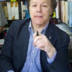 Javier Marías rechazó el Premio Nacional de Literatura 2011 concedido por su novela Los enamoramientos, publicada en abril del año pasado por la editorial Alfaguara. El autor alegó que había aceptado ni aceptaría un premio institucional co...