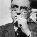 El escritor francés rechazó ni más ni menos que el Nobel de Literatura en 1964 por carta, alegando que declinaba todos los reconocimientos, que aceptarlo significaría perder su identidad de filósofo y que la cultura no debía ser intermedia...