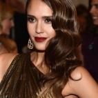 La camaleónica Jessica Alba también ha lucido el look.