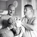 "Conociendo a su primer hijo".