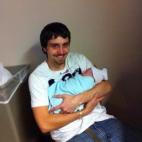 "No me podía creer que hubiéramos hecho algo tan bonito. Que ella fuera tan increíble y perfecta y que yo la quisiera tanto. No me podía creer que fuera el padre de alguien. Y no me podía creer que no me asustara cogerla, como pensaba".