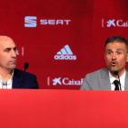 El presidente de la Real Federación Española de Fútbol (RFEF), Luis Rubiales (iz) y Luis Enrique, durante su comparecencia ante los medios.