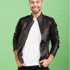 22 a&ntilde;os. Adeje (Tenerife). Cantante en un hotel. Toca la trompeta desde los 6 a&ntilde;os y ha participado en diversos videoclips.