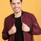 23 a&ntilde;os. Santiago de Compostela. Guitarrista en una orquesta. Ha cursado el Grado Superior en Sonido, estudios que realiz&oacute; para poder grabar y editar sus composiciones.