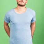 28 a&ntilde;os. Ourense. Dise&ntilde;ador industrial aunque trabaja en una ONG como captador. El estilo musical que m&aacute;s le gusta es el punk-rock americano, aunque sus artistas favoritos son Antonio Orozco, India Mart&iacute;nez y Pablo...