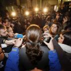 Es vecino del barrio madrileño de Vallecas y vive en una casa que su madre heredó de su abuela. Su colegio electoral es el Instituto Tirso de Molina.