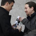30 de marzo de 2016. No tiran la toalla y siguen intentando llegar a un pacto. Pablo le regala a Pedro el libro "Historia del Baloncesto en Espa&ntilde;a" con una dedicatoria que pon&iacute;a: "Es bueno empezar por lo que nos une. Un abrazo...