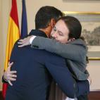 12 de noviembre de 2019. Qu&eacute;date con alguien que te abrace como Pablo a Pedro y que pase de no dormir tranquilo contigo a dormir contigo en el mismo colch&oacute;n. Los l&iacute;deres de PSOE y Unidas Podemos cierran, por fin, un acuerdo ...