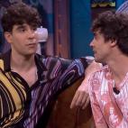 "Cero".Javier Calvo: "No hay tiempo, llegas muerto, estamos rodando. No llegamos...". Javier Ambrossi: "Es una pena, ha sido un junio... seco, terror&iacute;fico".(27/06/19)