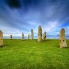 Si por algo es famosa Galicia es por su color verde, reflejado en sus bosques y sus prados. Si bien es cierto que gran parte del año los gallegos andan con paraguas, todo esfuerzo tiene su recompensa. Los Menhires de la Torre de Hércules son t...
