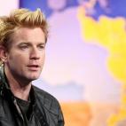 5c8abe22360000a61b6bfd24