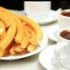 La chocolater&iacute;a San Gin&eacute;s se ha convertido en un lugar de visita imprescindible para todo aquel que pase por la capital. Ubicado en el coraz&oacute;n de la ciudad, este establecimiento empez&oacute; a servir chocolate con chur...