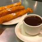 El nombre de este local (La Fama) no podr&iacute;a haberse elegido mejor. Situada en el coraz&oacute;n de la capital de Arag&oacute;n, este local es muy conocido por ofrecer el mejor producto de la ciudad. Aqu&iacute; ganan tanto el chocolate co...