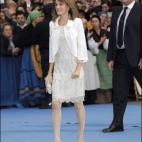 Letizia se solt&oacute; la melena con un Felipe Varela con pedrer&iacute;a y chaqueta blanca a juego.