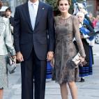 Letizia apost&oacute; por un look m&aacute;s cl&aacute;sico con un dise&ntilde;o en bordado y transparencias.