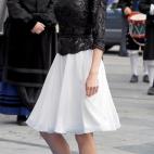 Letizia sorprendi&oacute; a todos con este dise&ntilde;o en blanco y negro de Varela.