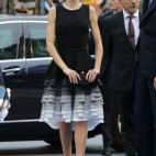 Uno de sus looks m&aacute;s aplaudidos. Con un dise&ntilde;o de Felipe Varela con falda en tonos degradados y que recordaba a la silueta new look.