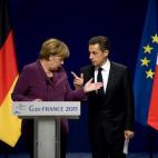 Existe una tesis que dice que las guerras son provocadas principalmente por hombres sexualmente frustrados con demasiada testosterona en la sangre. Sobre la frustración sexual Merkel no se puede hacer nada, pero allí donde ella se presenta, el...