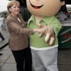 No le gusta prometer lo que no puede cumplir. Sus predecesores tenían pocos problemas con eso. Mientras Gerhard Schröder anunció que reduciría a la mitad el número de desempleados, el padre político de Merkel, Helmut Kohl, prometió que la...