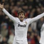 El centrocampista jugó apenas 14 partidos en la temporada en la que estuvo en el Real Madrid tras fichar en 2010 por 10 millones procedente del Getafe. Un año después, tras ser descartado por Mourinho, regresó cedido al Getafe.