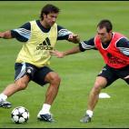 Munitis llegó al Madrid tras completar una magnífica temporada en el Racing de Santander junto a Salva Ballesta. El jugador cántabro (en la foto, a la derecha) tuvo que disputarse un puesto con McManaman, Savio y Solari, siendo habitualmente ...