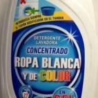 Es el artículo mejor valorado de la marca de productos para el hogar de Mercadona. El bote de 800 ml cuesta entre 3 y 4 euros. Le siguen el suavizante azul y el ambientador para la ropa limpia.