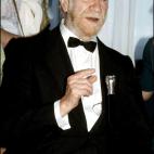 En enero de 2000 se le adjudicó el sillón B de la Real Academia Española. Era el primer actor en convertirse en académico. Más allá del mundo de la interpretación, Fernán Gómez firmó novelas, obras de teatro, guiones y ensayos. "La ma...