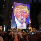 Trump, caracterizado como un cerdo.