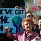 Manifestaci&oacute;n en la Puerta del Sol de Madrid: no s&oacute;lo es cosa de j&oacute;venes.
