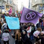 5debde7f24000004025a29e3